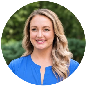 Molly Askew, a clinician at Archway Psychotherapy, smiling in a professional headshot