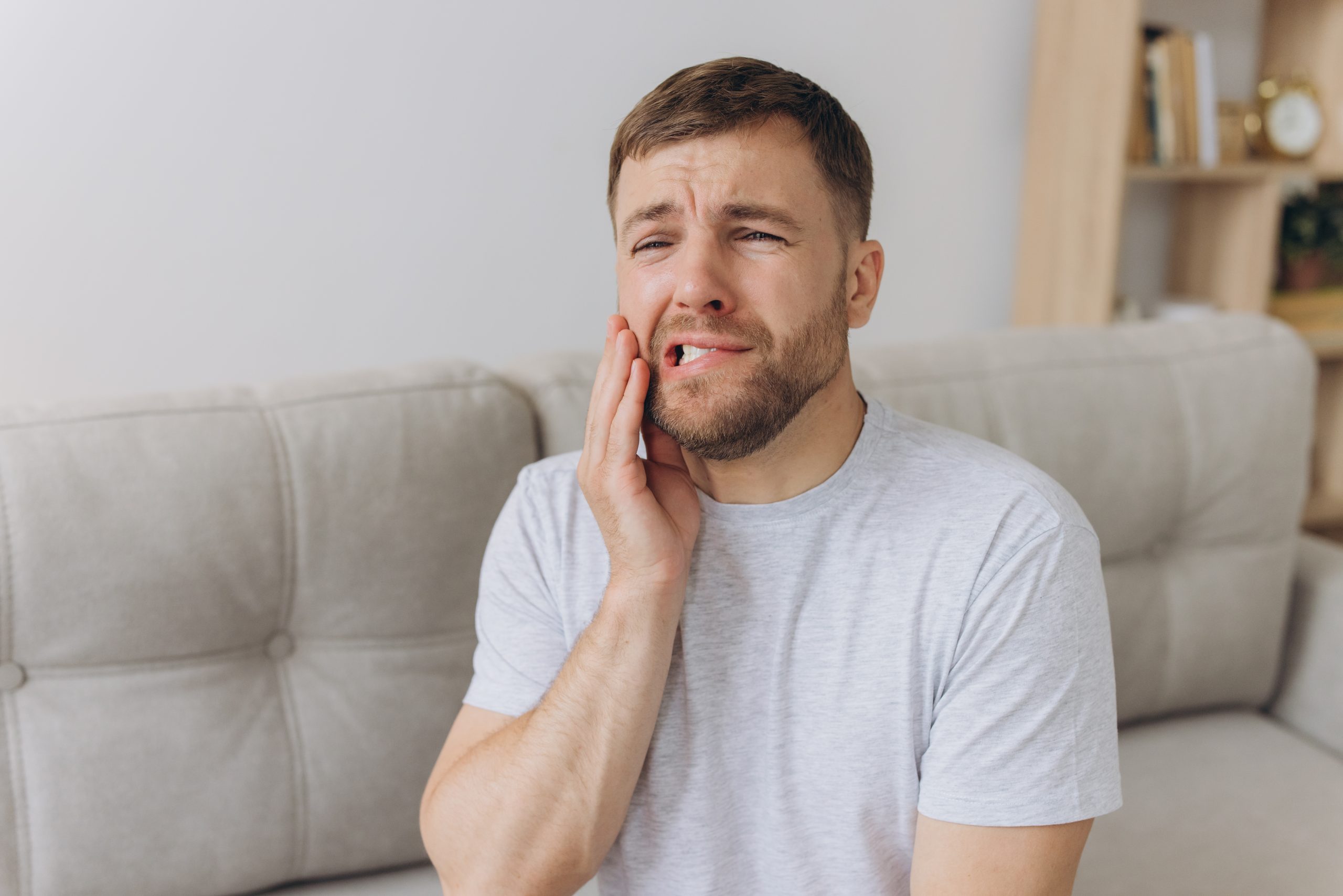 Broken, Cracked, or Chipped Tooth: Emergency Dental Care Guide Banner