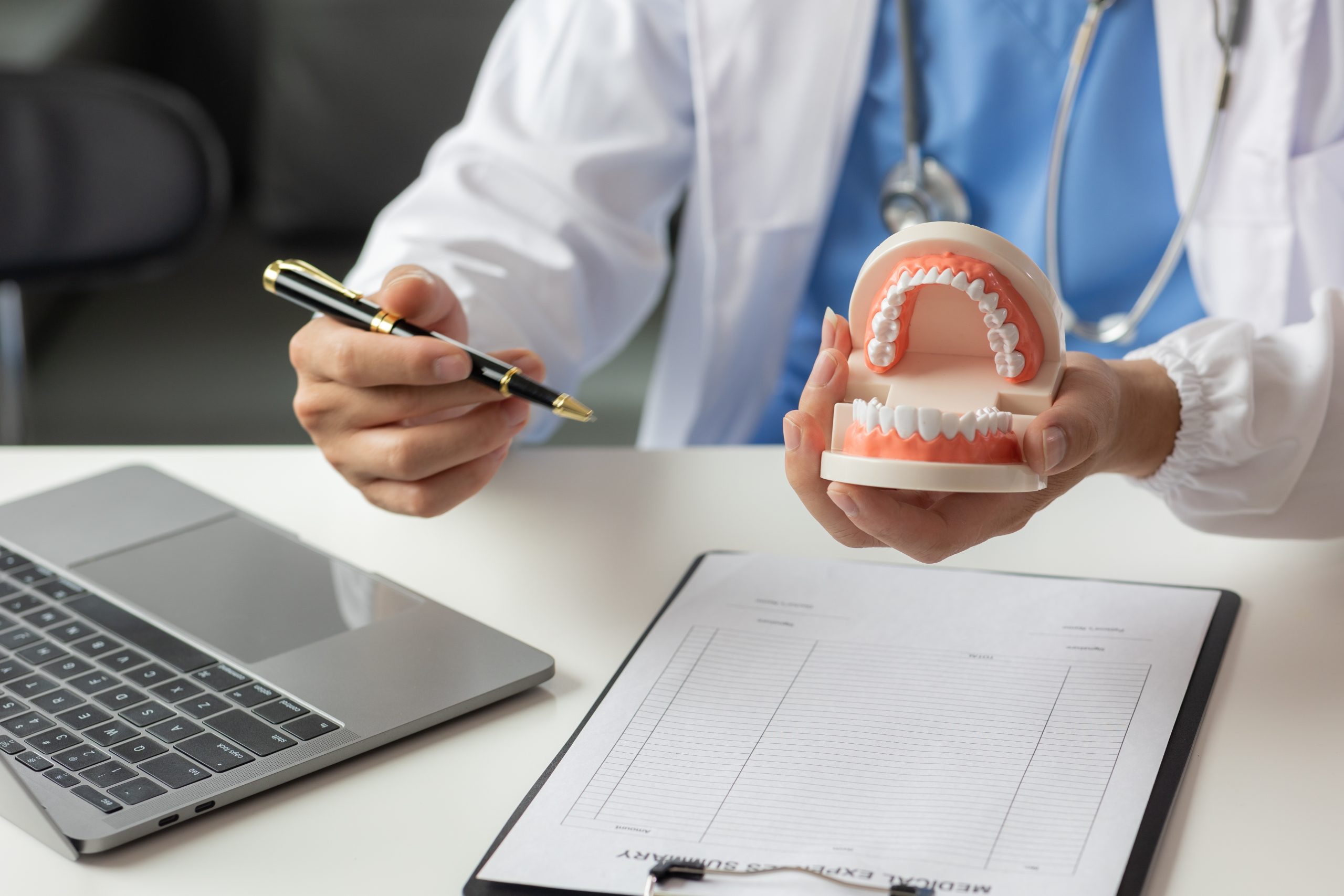 Oral Surgeon vs Dentist: What's the Difference? Banner