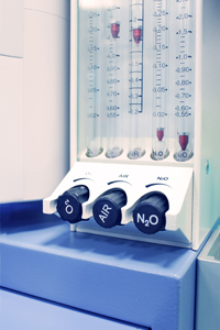 Dental rotameter machine with measurement gauge and gas cylinders for nitrous oxide delivery