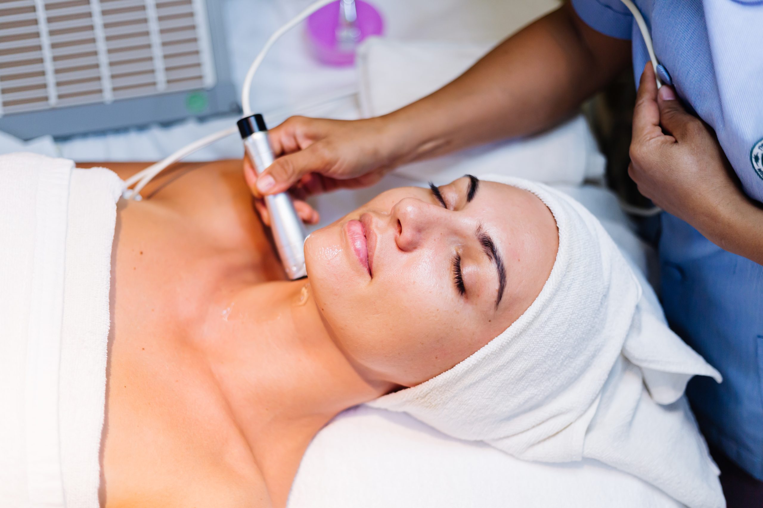 How Many Fotona Sessions Are Needed for Neck Tightening? Banner