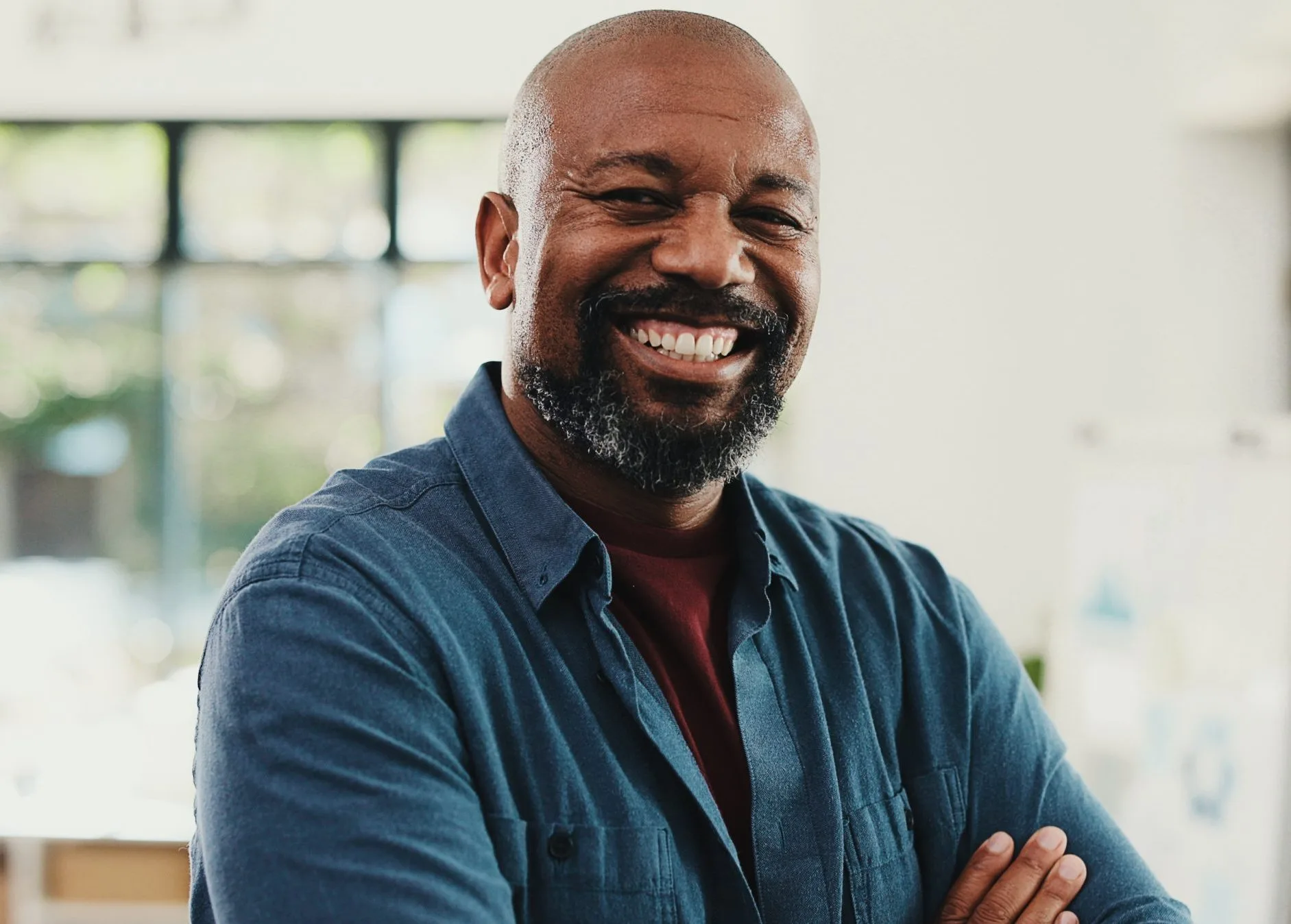 Freelancersmileorportraitofblackmaninhomemarketing