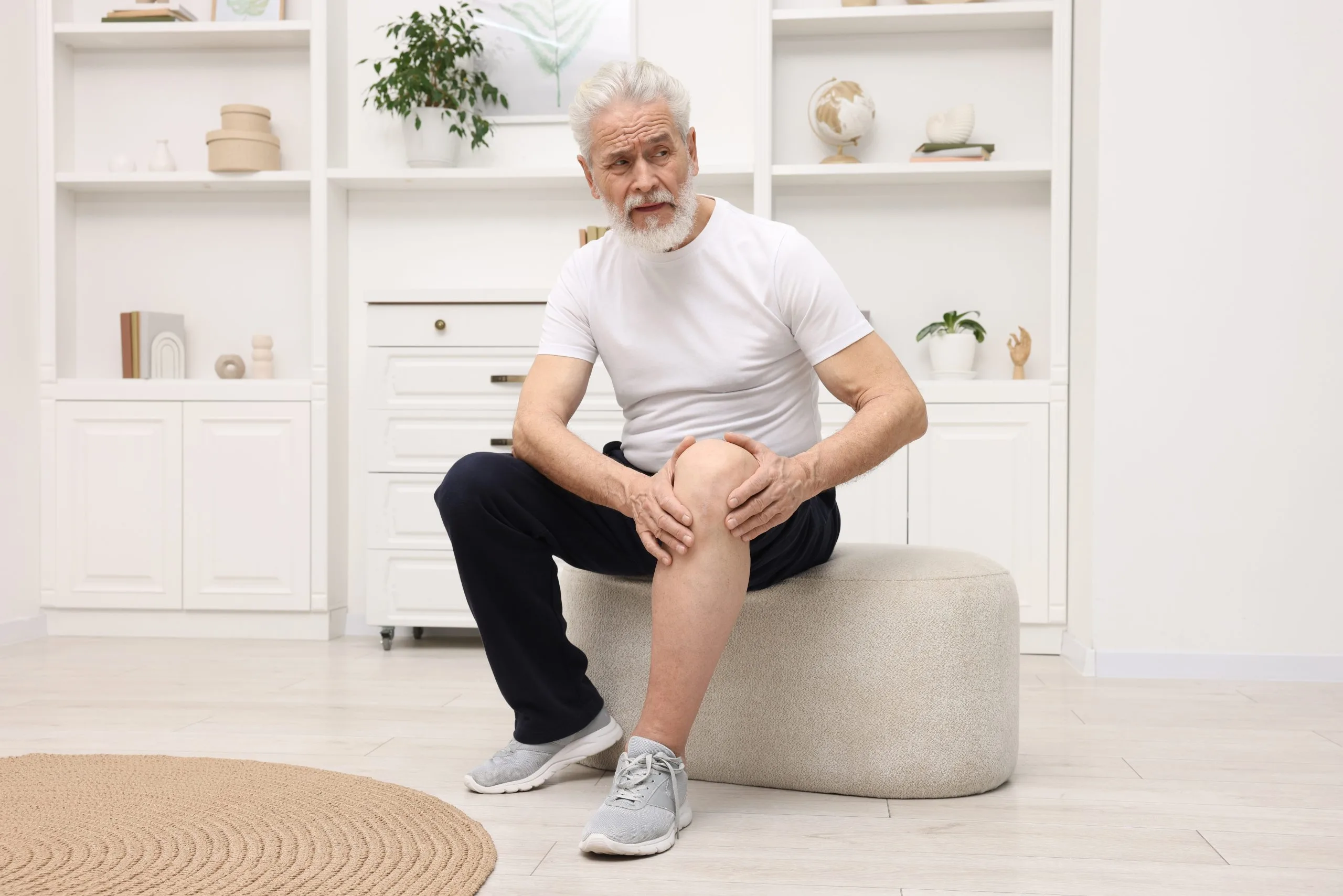 Knee Replacement Alternatives for Seniors Banner