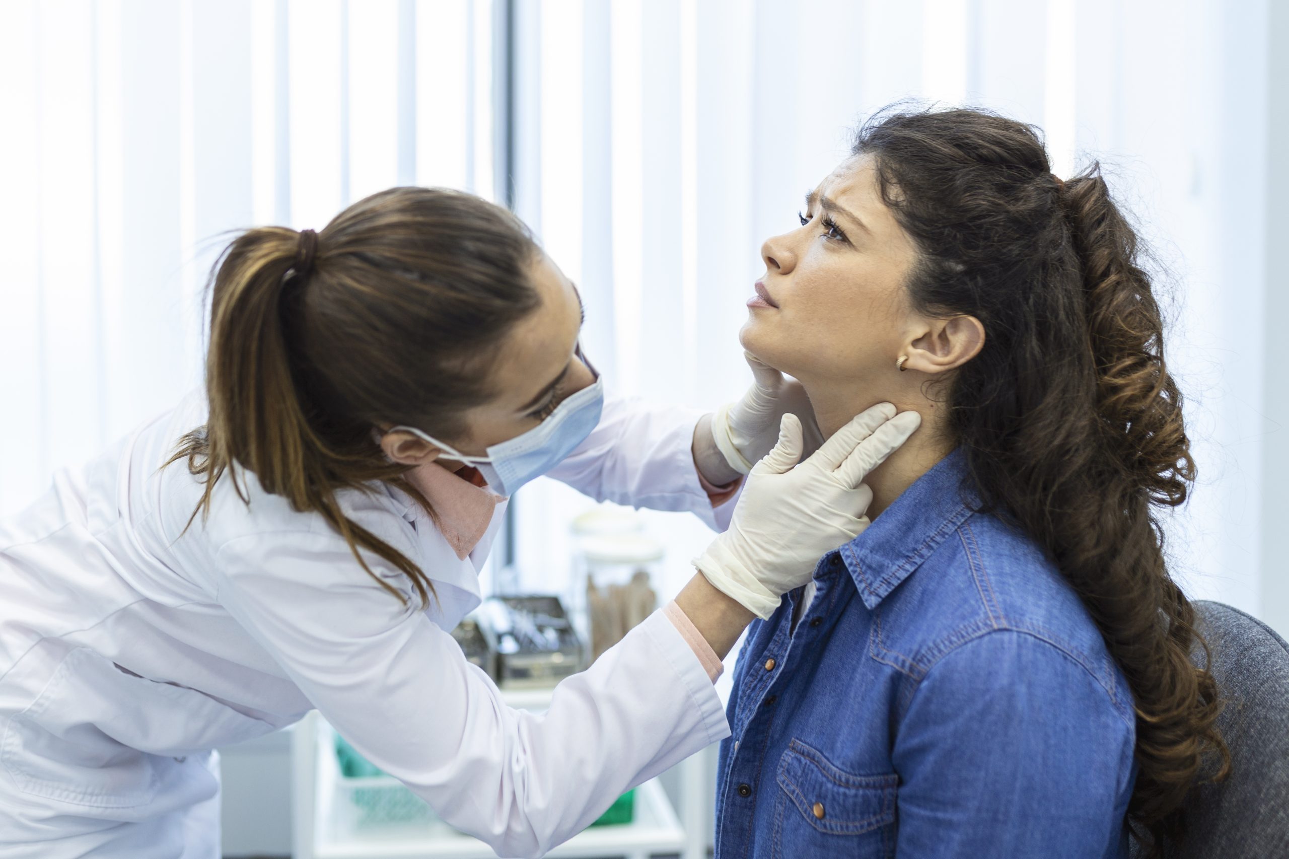 What Are the First Signs of Thyroid Problems? Banner