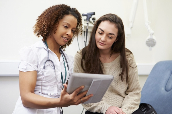 nurse and patient with tablet