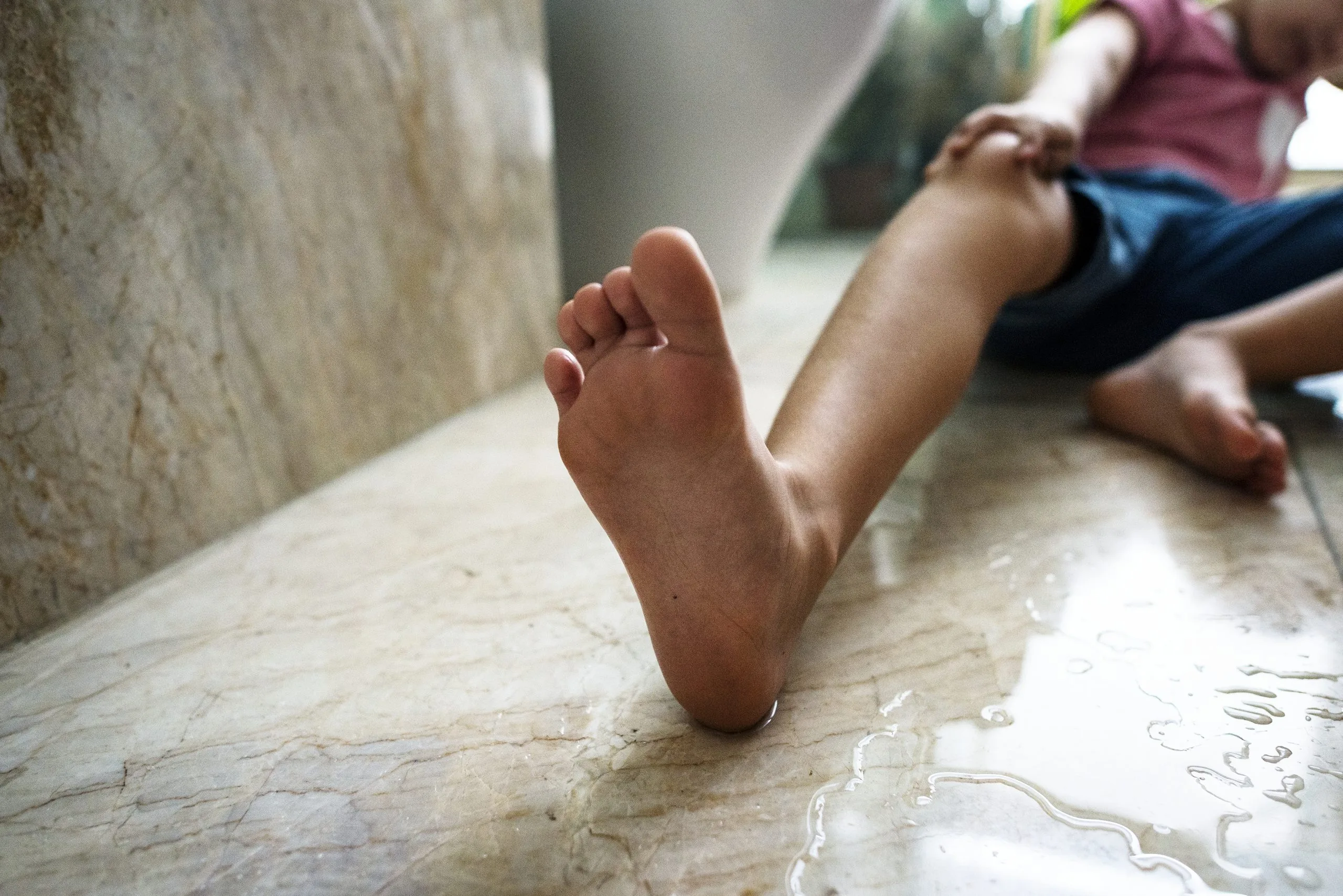10 Tips To Prevent Toenail Fungus In Public Places Banner