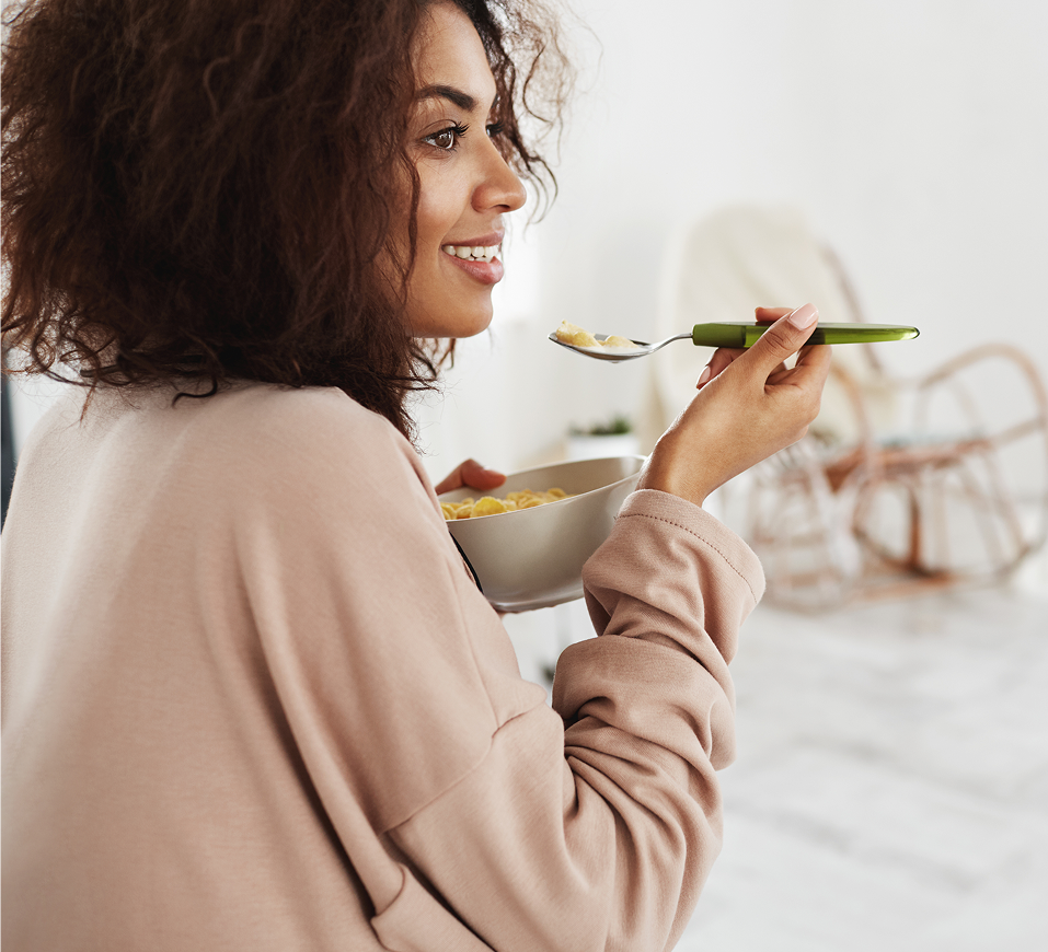 Woman eating a healthy salad with vegetables and green beans
