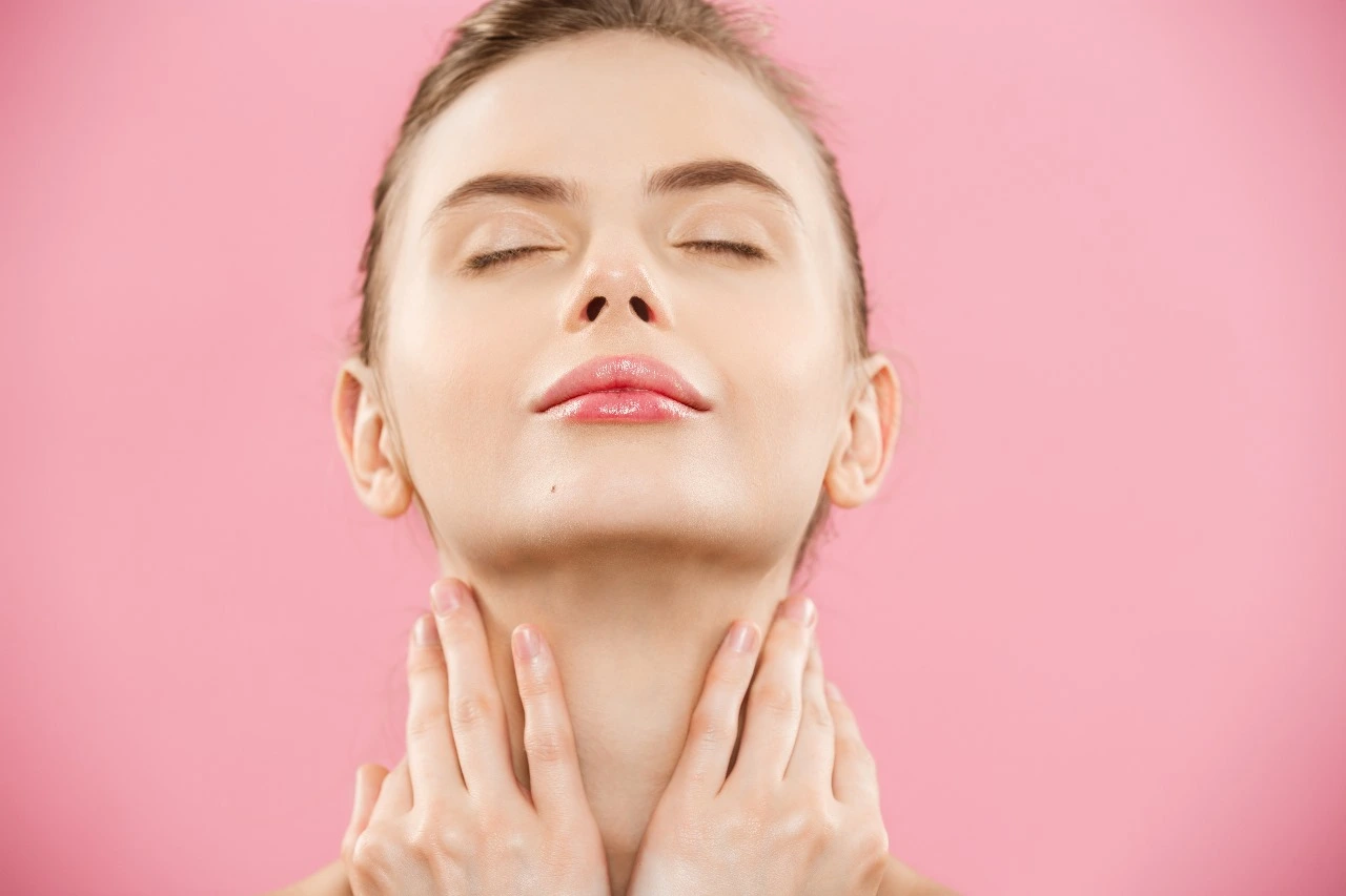 How Visible Are Facelift Scars? Banner