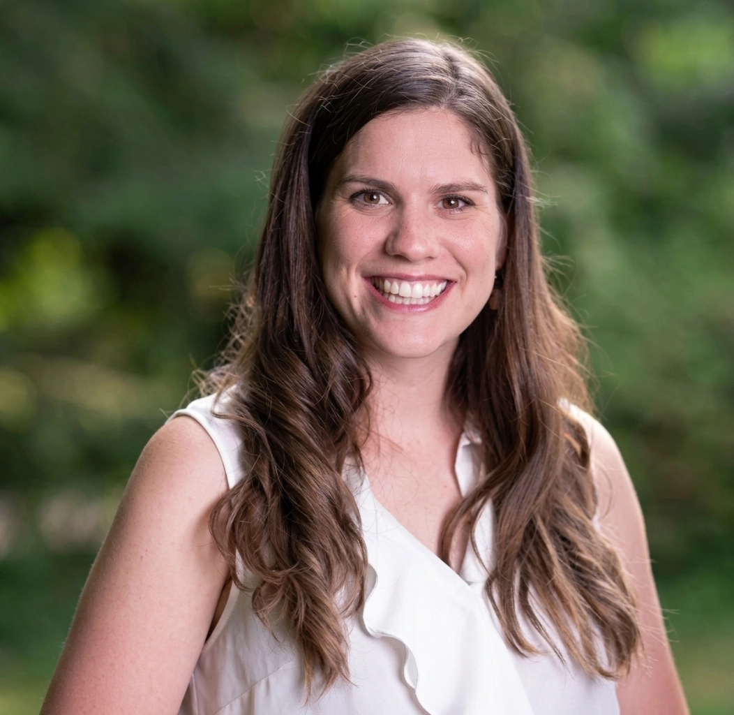 Aviva Rosenberg, therapist at The Center for ADHD, smiling at the camera