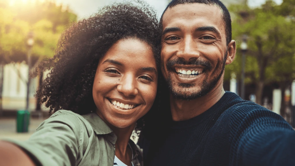 Can Porcelain Veneers Close Gaps Between Teeth? Banner