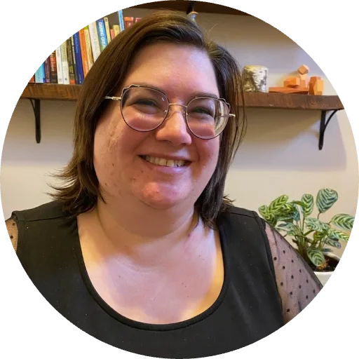 Kaitlin circle - Vibrant Life Therapy