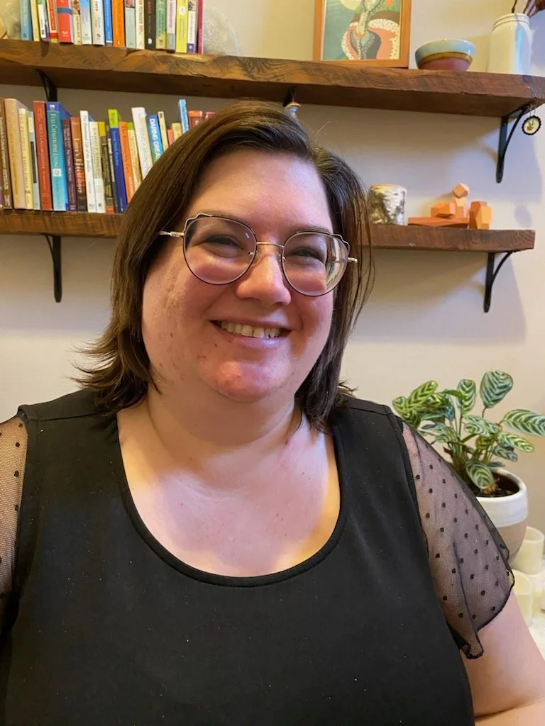 Kaitlin Ramsey headshot - Vibrant Life Therapy